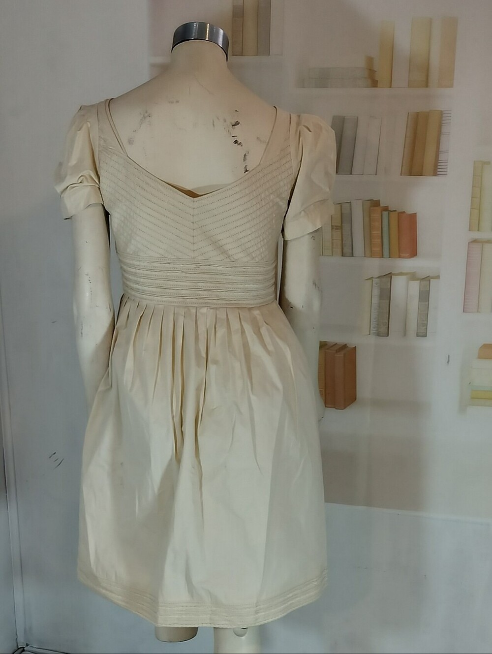 ANTONIO MELANI Cream V-Neck Pleated Empire Midi Dress - Picture 4 of 5